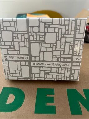COMME des GARÇONS Branded Box - Gray & White Pattern